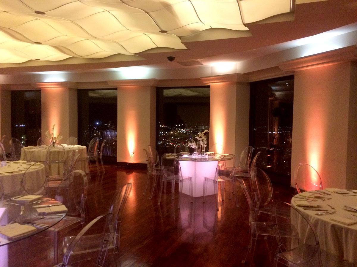 raumkonzept-location-boston-salesmeeting-eventagentur-venue-invisible-chair-licht-abendveranstaltung-dinner